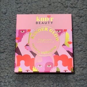 Kinder Glow Highlighter Palette